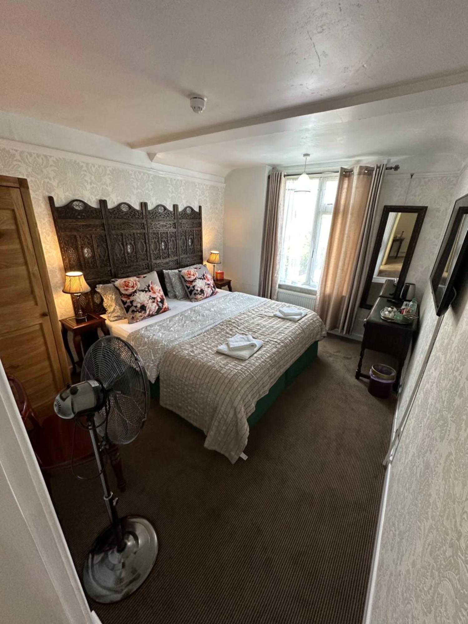 Standard Super King or Twin Room,1541811661:JPEG