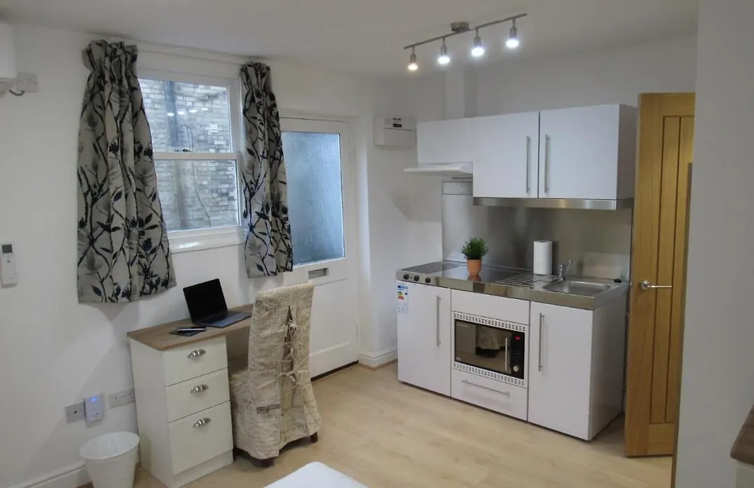 Cambridge Central Suites - Tas Accommodations-1